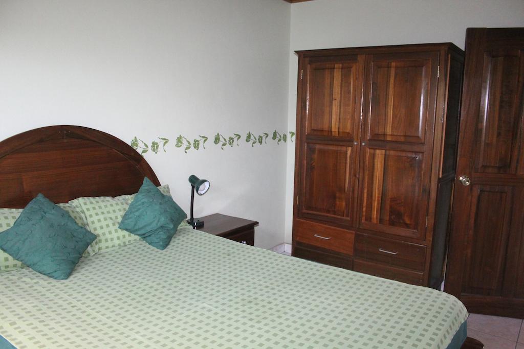 Rainbow Village La Ceiba Room photo