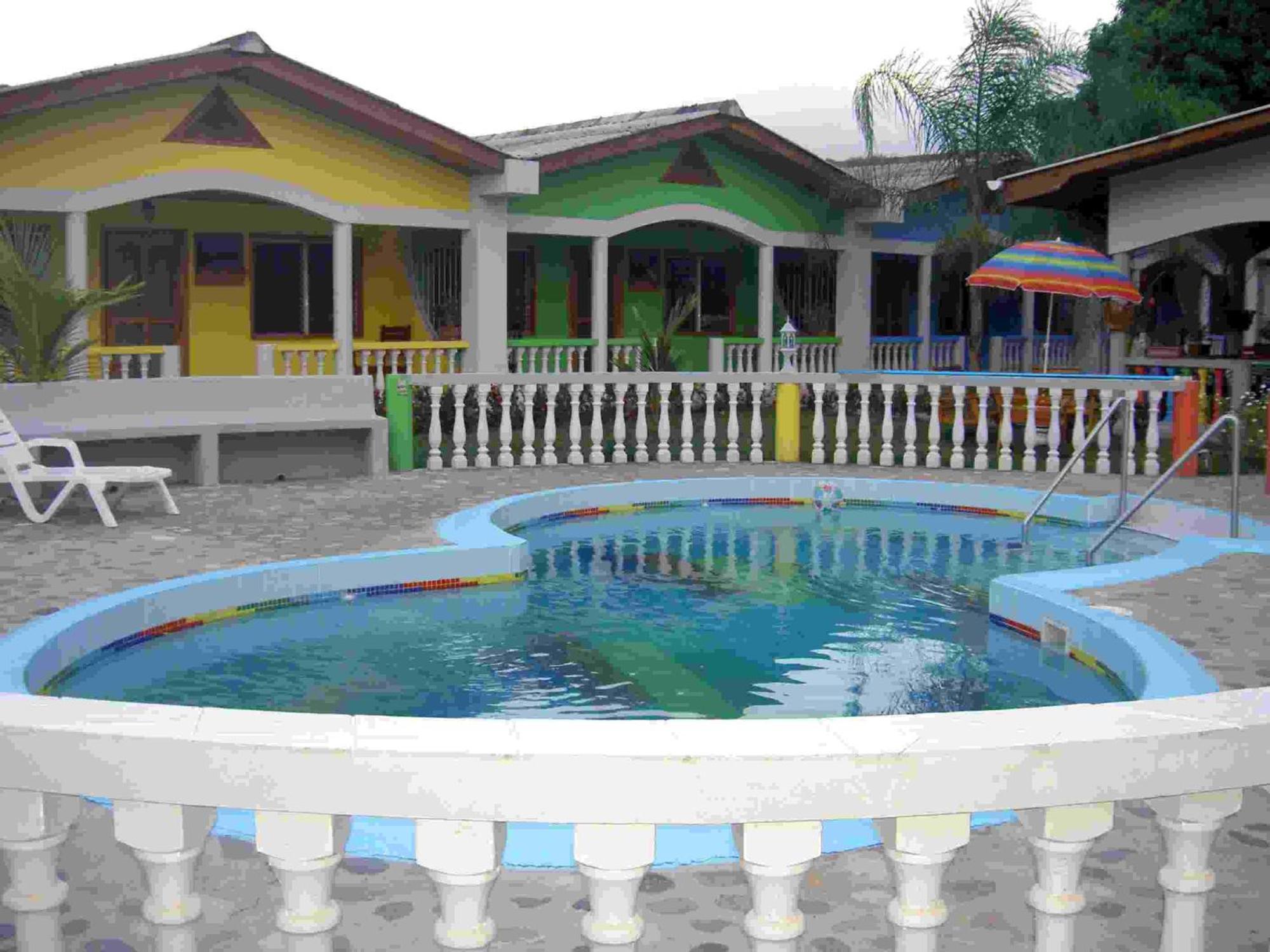 Rainbow Village La Ceiba Exterior photo