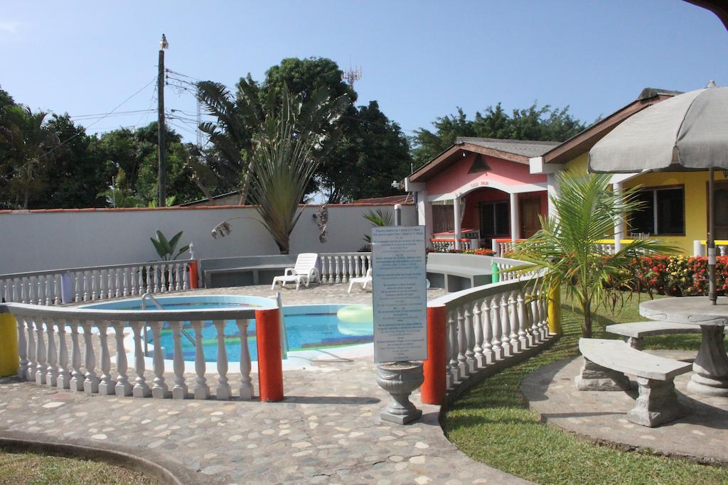 Rainbow Village La Ceiba Room photo