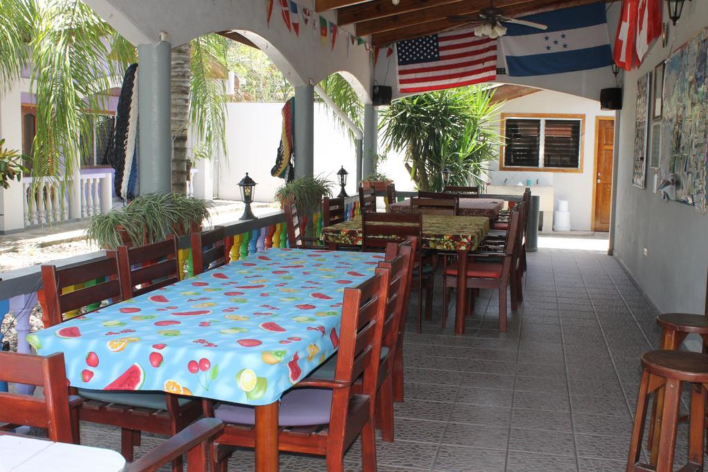 Rainbow Village La Ceiba Exterior photo