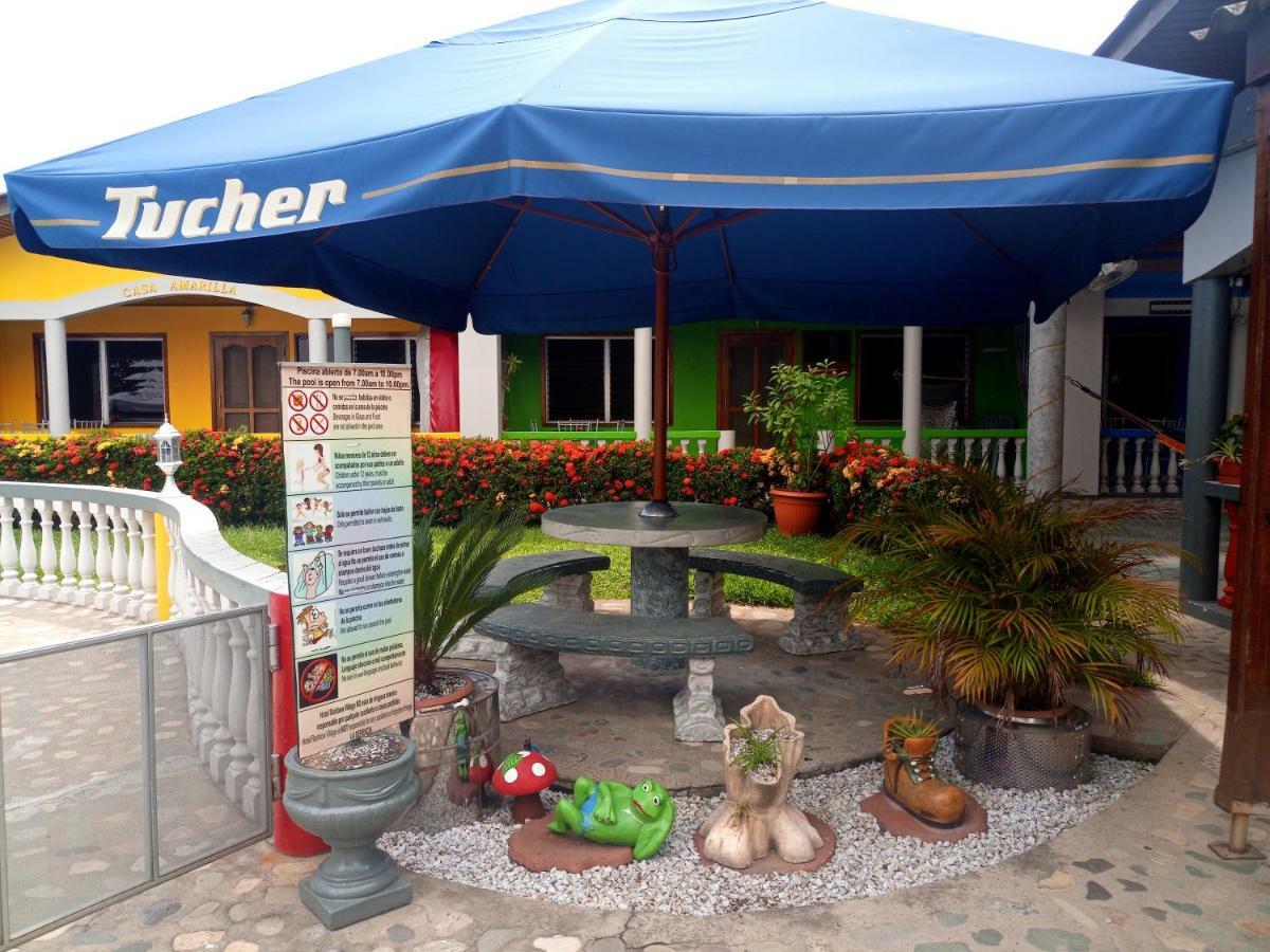 Rainbow Village La Ceiba Exterior photo